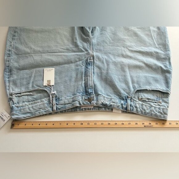 Good American - Women's Bermuda Denim Shorts - Indigo473. Size: 20. NWT. (1852) - Picture 12 of 16